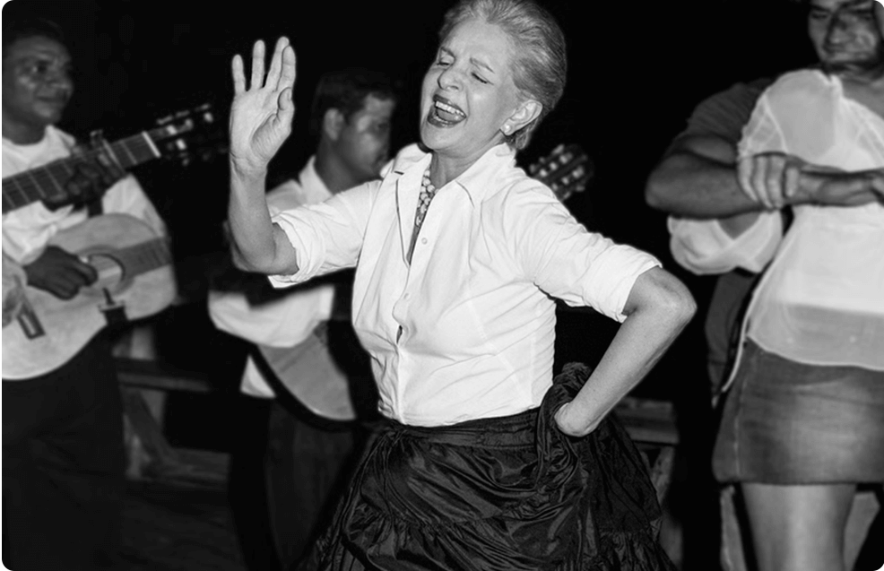 Carolina Herrera dançando